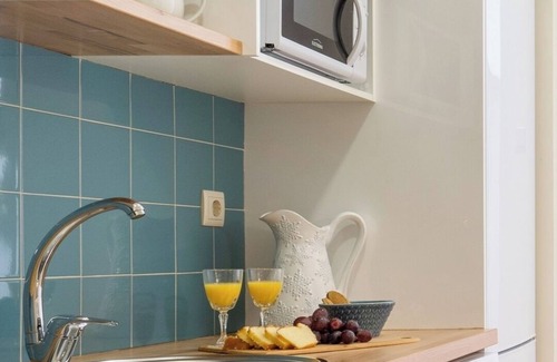 Santa Marinha Apartment | HostWise - Gaya Avenue 202 - Flat w/Balcony