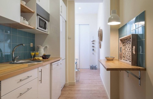 Santa Marinha Apartment | HostWise - Gaya Avenue 202 - Flat w/Balcony