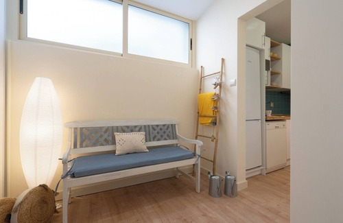 Santa Marinha Apartment | HostWise - Gaya Avenue 201 - Flat w/Balcony