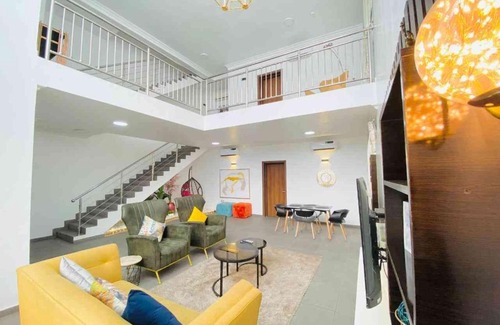 Yaba House | Hot 3 bedroom terrace with private cafe and laundry