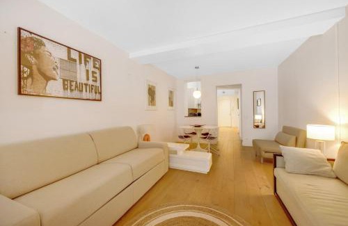 Strasbourg -Saint-Denis Apartment | Hot district Faubourg Saint-Denis
