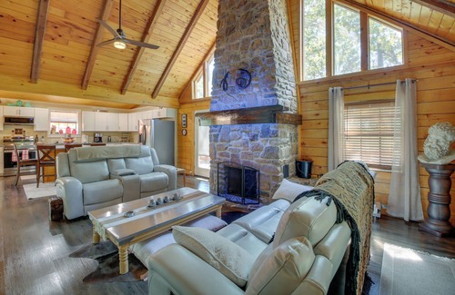 Hot Springs Village Cabin | Hot Springs Cabin w/Deck + Mountain Views!