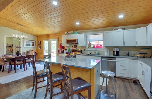 Hot Springs Village Cabin | Hot Springs Cabin w/Deck + Mountain Views!
