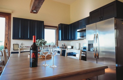 Galena House | Hot Tub 2-bedroom 2 full bath in lovely Galena countryside