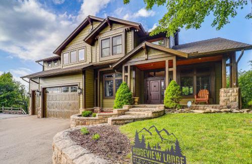 Beech Mountain House | Hot Tub and Stunning Views Luxury Beech Mtn Escape!
