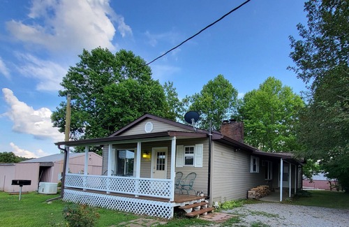 Hardin County House | Hot tub by Garden of the Gods; Shawnee National Forest, Illinois Ozarks