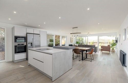 Musselburgh Apartment | *HOT TUB* Entire 3 bed, East Lothian luxury apartment w/garden+hot