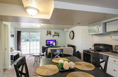 Sandy Apartment | Hot Tub|Family Centered | Close to Ski Resorts