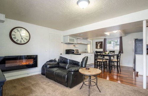 Sandy Apartment | Hot Tub|Family Centered | Close to Ski Resorts