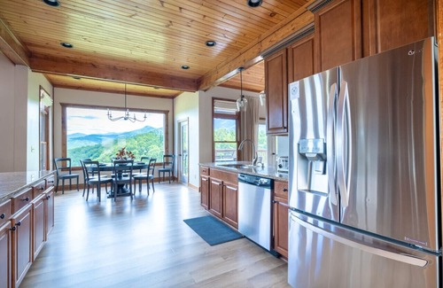 Chalet Village Cabin | Hot Tub, Fire Pit, Game Room, VIEWS of Mt.Leconte - Three Suite Retreat