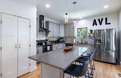 Asheville House | Hot Tub, Fire Pit, Mountain Views, 10min to AVL | Modern Escape by Avanstay