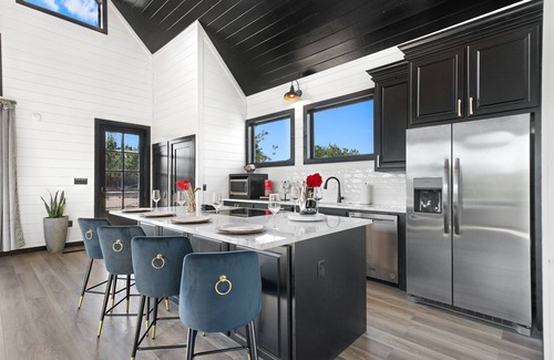 Broken Bow Cabin | Hot Tub Kisses and Sunrise Wishes- The most Romantic Cabin In all of Broken Bow!