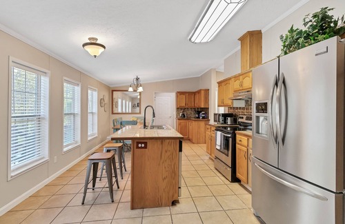 Leitchfield Cottage | Hot Tub, Large game area, steps from the river