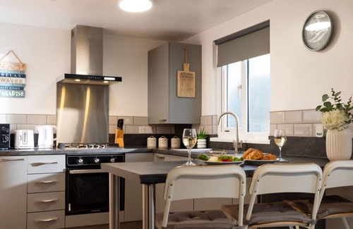 Helford Passage House | Hot Tub Lodge 3 by Interhome