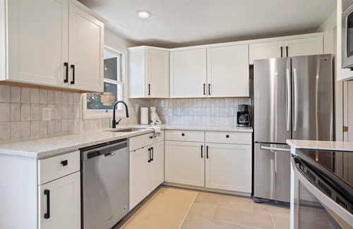 Logan House | Hot Tub ~ Media Room ~ Game Room ~ USU .4 miles