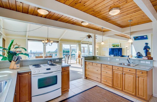 Bayshore House | Hot Tub! Ocean Views and Short Walk to Sandy Beach! Game Room!