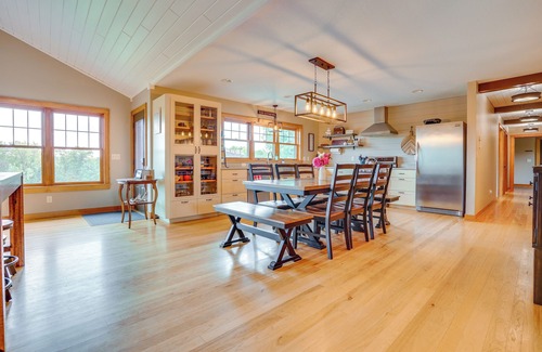 Pierce County Cabin | Hot Tub & On-Site Trails: Spacious Stockholm Cabin