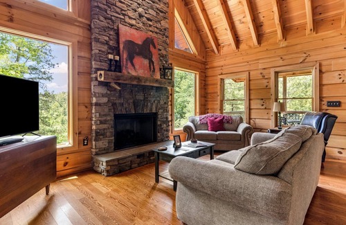 Rogers Cabin | Hot Tub | Pet Friendly | WiFi - Cliffview Resort - Luxury Cabin in Red River Gorge, Kentucky!