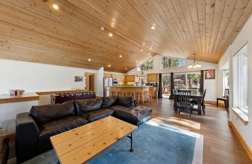 Montgomery Estates Cabin | Hot Tub, Pool+Foosball Tables, 10 Beds, Walk-to-Hiking, Near Heavenly and Lake, Air Conditioning