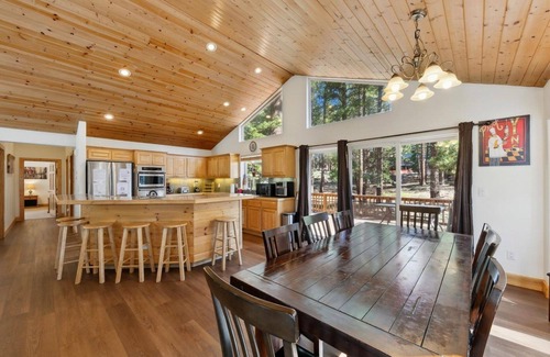 Montgomery Estates Cabin | Hot Tub, Pool+Foosball Tables, 10 Beds, Walk-to-Hiking, Near Heavenly and Lake, Air Conditioning