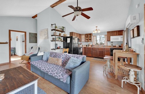 Ridgeway Cabin | Hot Tub, Private Creek Access, High Speed Internet, Romantic vibes