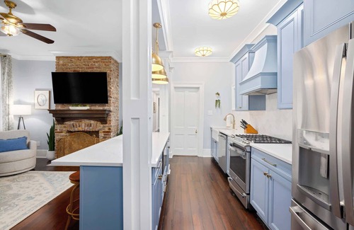 Cannonborough Elliotborough House | Hot Tub & Rooftop + Parking - 3 Blocks to King!