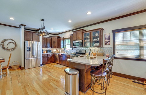 Fayetteville Cabin | Hot Tub Soaks & Outdoor Fun: Fayetteville Cabin