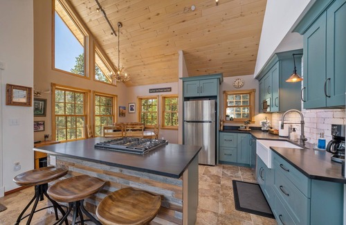 Columbine Lake House | Hot Tub, Starlink Internet, Privacy, Great Views!