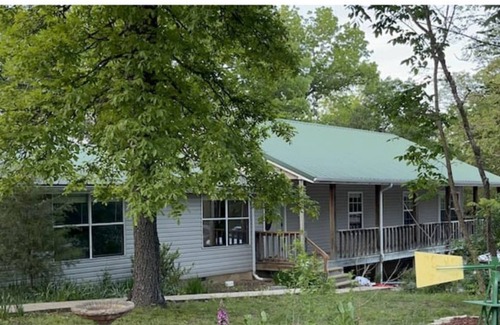 Eagle Rock House | HOT TUB - The Lodge - 4 bedroom home at Table Rock Lake - 2 blocks from water