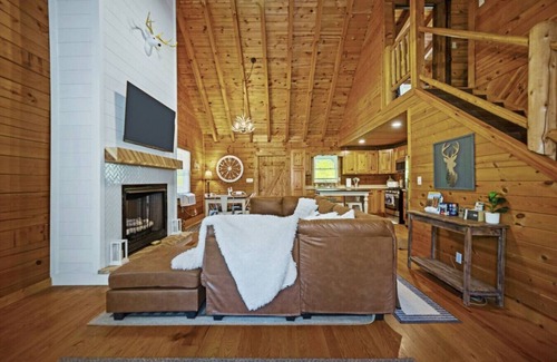Hazel Green Apartment | Hot Tub, WiFi, Firepit - HazelBrook Haven
