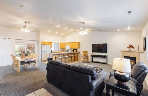St. George Condo | Hot Tubs + Indoor Pool! | All Inclusive Amenities | Poolside | Strong Wifi | Great Value | #1017
