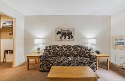 West Bridgewater Hotel | Hotel ∙ 1 bedroom ∙ 6 guests