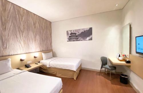 Surabaya Hotel | Hotel 88 Embong Malang Tunjungan Surabaya by WH - Breakfast with The Best View on The Highest Floor and Strategic Location in The City Center