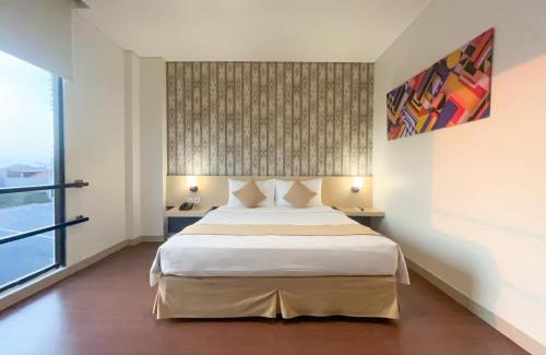 Surabaya Hotel | Hotel 88 Embong Malang Tunjungan Surabaya by WH - Breakfast with The Best View on The Highest Floor and Strategic Location in The City Center