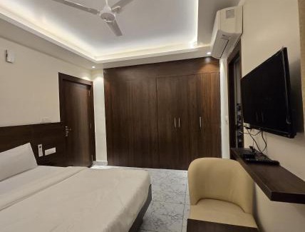 Lucknow Hotel | Hotel Airport Highway Suitable for Family and Business Travellers