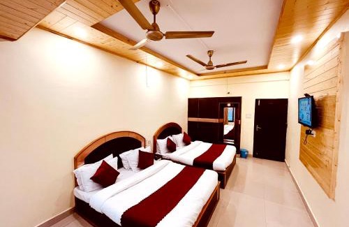 Bajaura Hotel | Hotel Amit - 5 Mins Drive to Airport