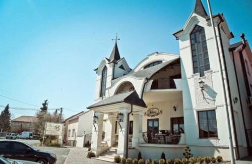 Mukachevo Hotel | Hotel and Restaurant Velure