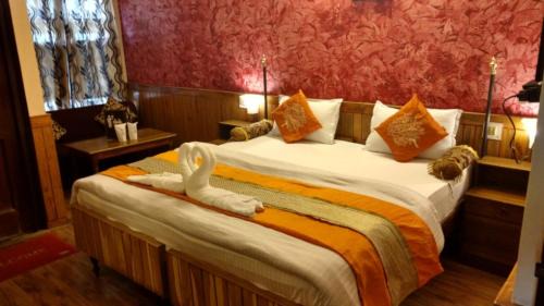Mallital Hotel | Hotel Ankur Plaza Deluxe Lake View Nainital Near Mall Road - Prime Location - Hygiene & Spacious Room - Best Selling