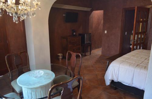 Colima Hotel | Hotel Art Gallery Casona de los Milagros