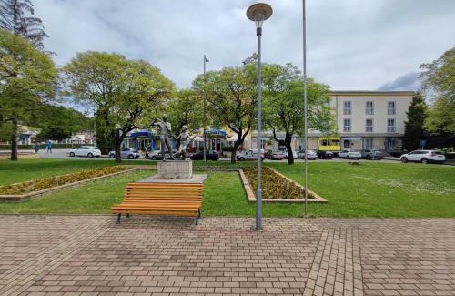 Komlo Hotel | Hotel Béke Sziget Komló