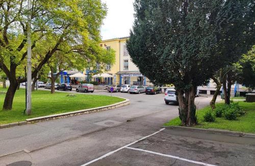 Komlo Hotel | Hotel Béke Sziget Komló