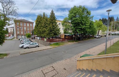 Komlo Hotel | Hotel Béke Sziget Komló