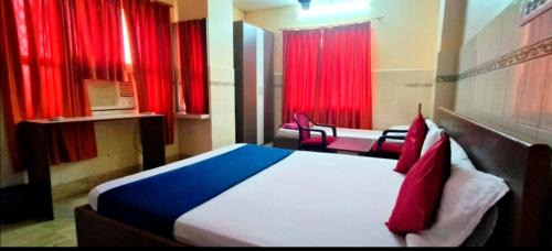 Bhubaneshwar Apartment | Hotel Blue Moon Near Station With Free Net & Parking Services