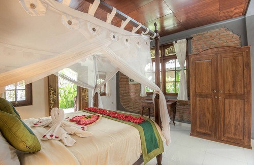 Kedewatan Hotel | Hotel Bunga Permai