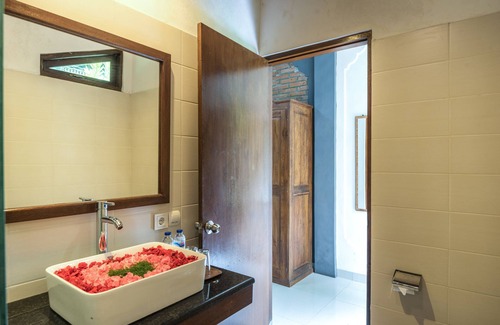 Kedewatan Hotel | Hotel Bunga Permai