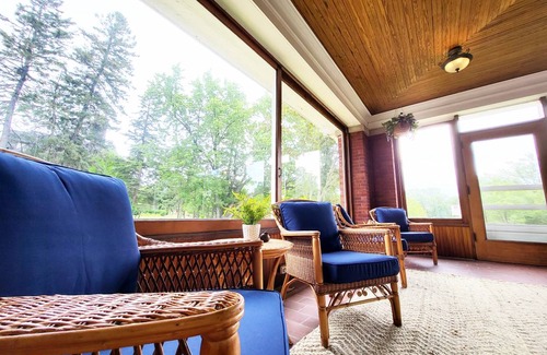 Endion Hotel | Hotel ∙ Captain's Quarters GG Barnum Mansion By Heirloom Vacations