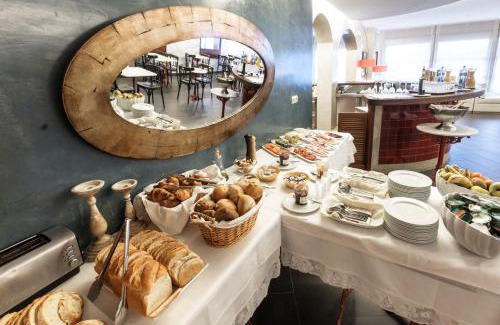 Roses Town Center Hotel | Hotel Carmen