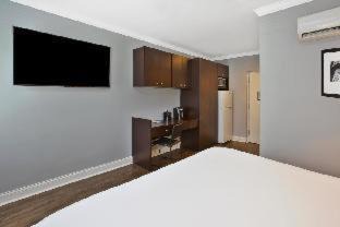 Near West Side Hotel | Hotel Chicago West Loop, SureStay Collection by Best Western
