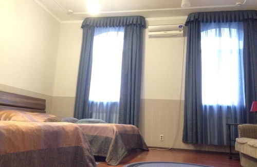 Leninskiy rayon Hotel | Hotel Dama s Sobach'koy