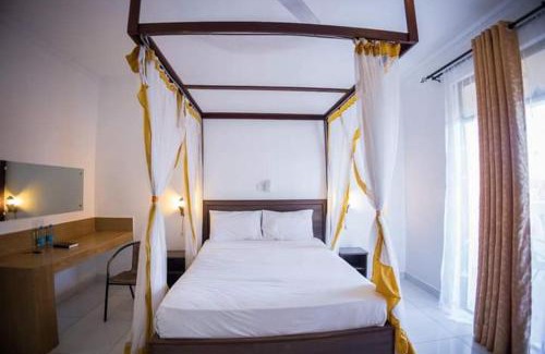 Diani Beach Apartment | Hotel deluxe room-with breakfast